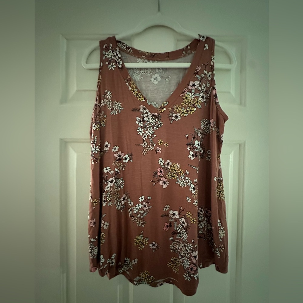 Women’s tank top size large, floral